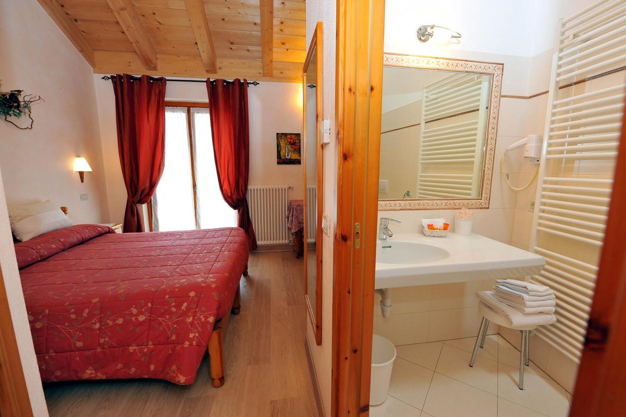 Hotel Silene Parking And Garage Bormio Esterno foto