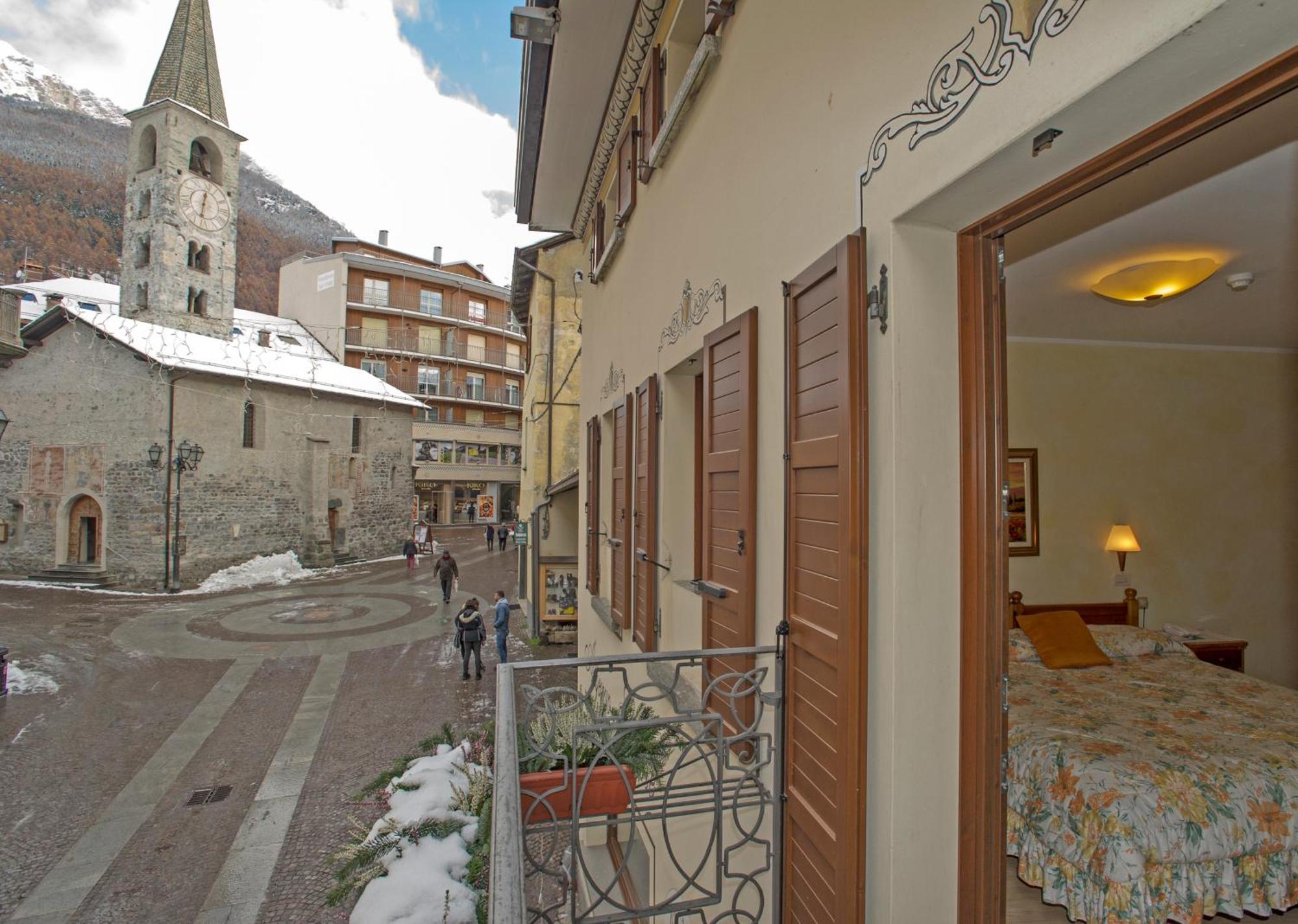 Hotel Silene Parking And Garage Bormio Esterno foto