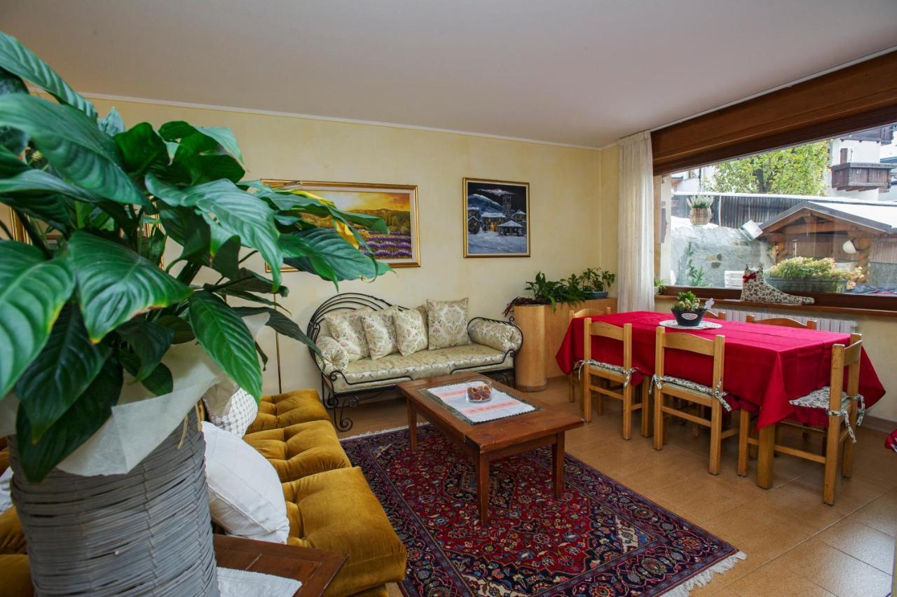 Hotel Silene Parking And Garage Bormio Esterno foto